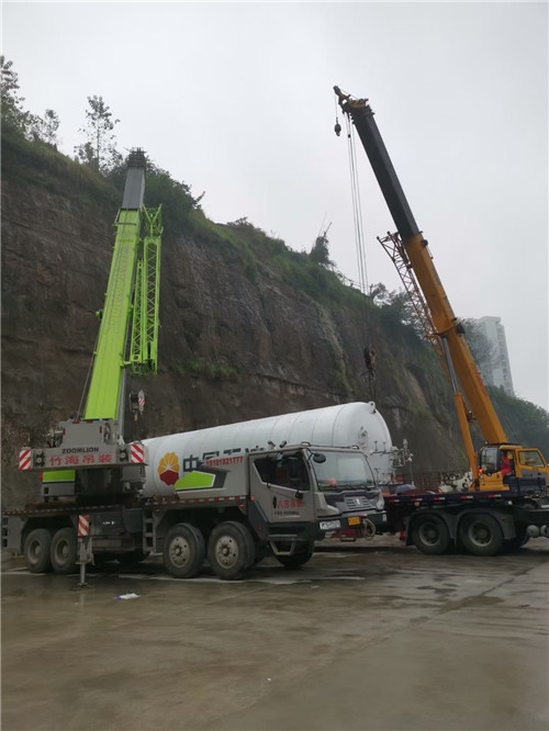 项城市“不怕风雨冻”—— 吊车的 “恶劣环境适应” 技术
