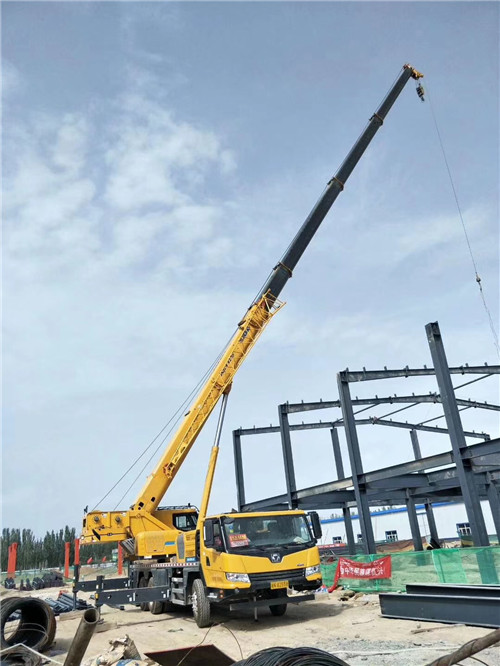 项城市超高层建筑钢结构吊装案例